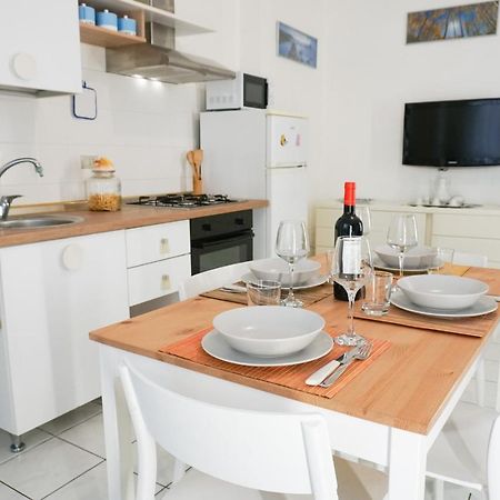 Al Mare Da Nonna Me' Apartment ปอร์โต ซันเตลปีดิโอ ภายนอก รูปภาพ
