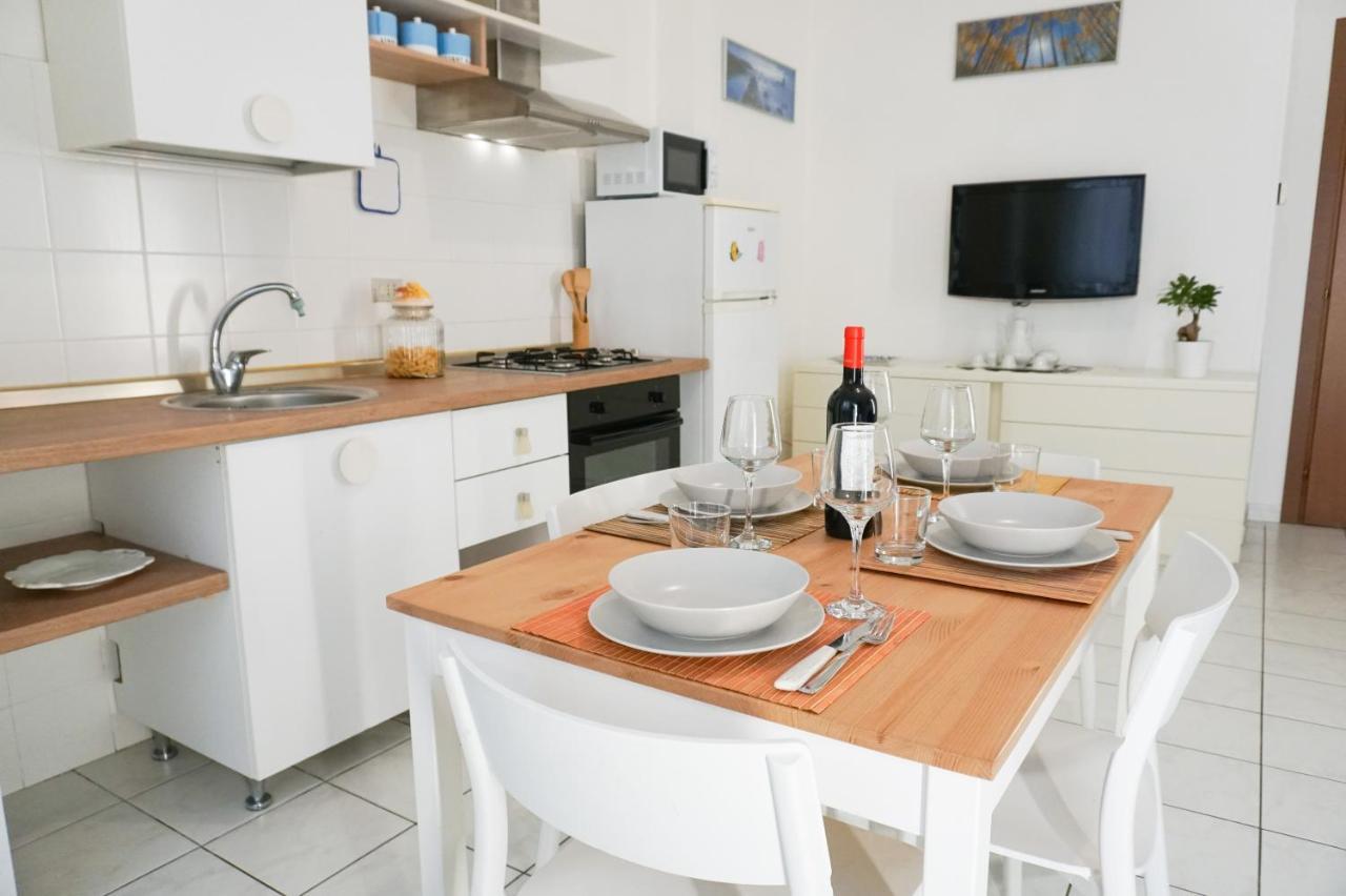 Al Mare Da Nonna Me' Apartment ปอร์โต ซันเตลปีดิโอ ภายนอก รูปภาพ