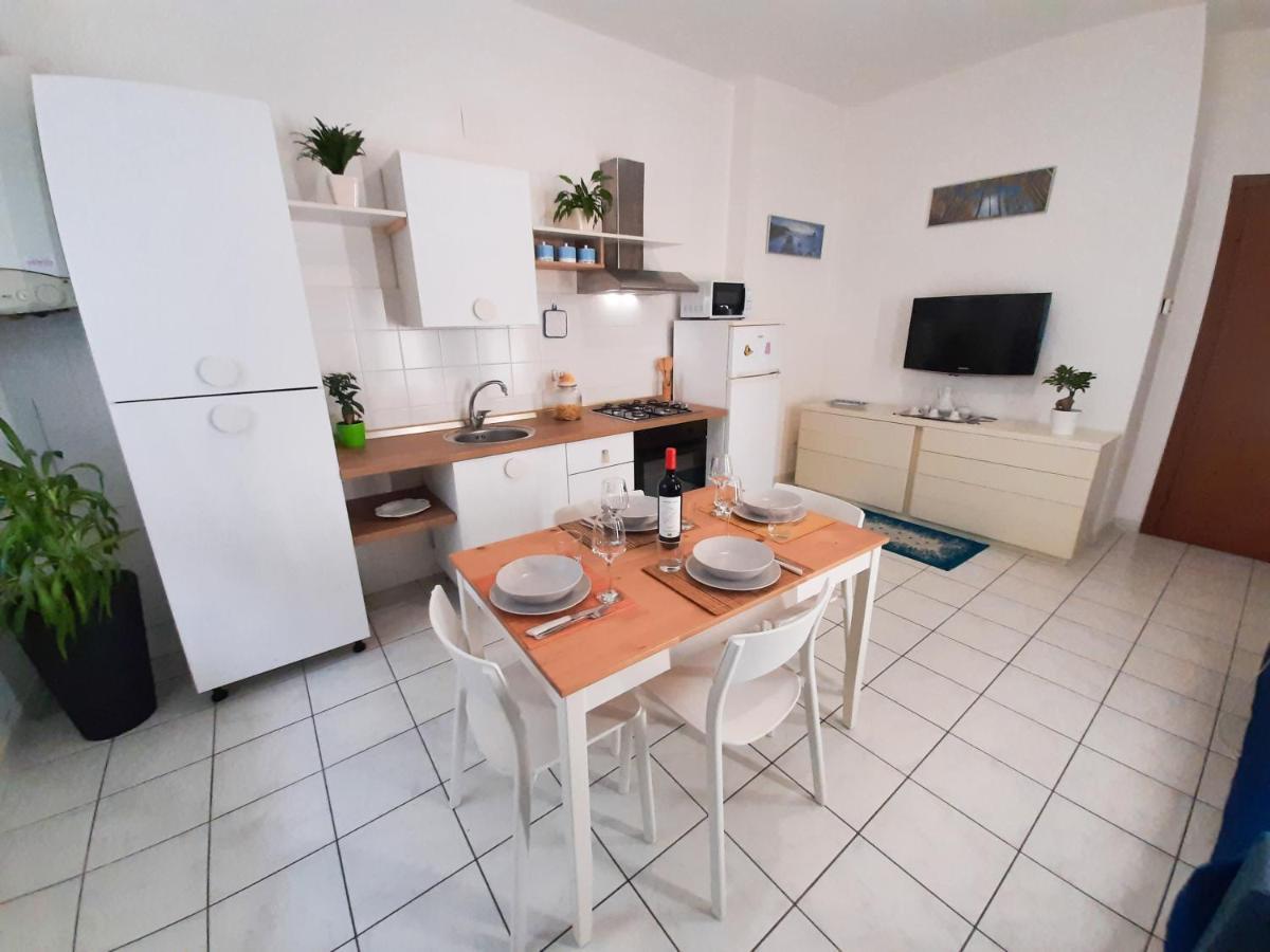 Al Mare Da Nonna Me' Apartment ปอร์โต ซันเตลปีดิโอ ภายนอก รูปภาพ